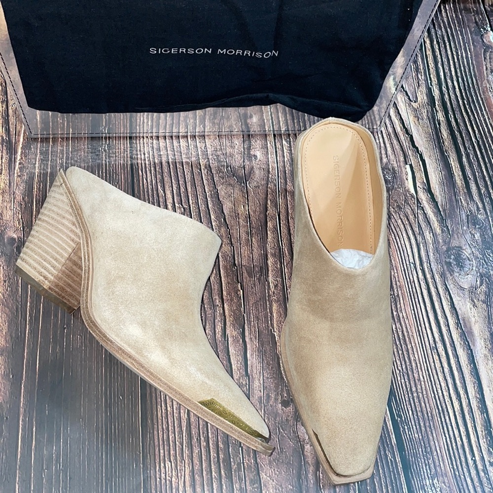 Sigerson Morrison Women's Fallon Block Heel Slip On Mule Pumps Beige -36.5